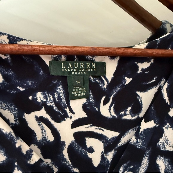 Lauren Ralph Lauren Navy and White Asymmetrical Y2K Patterned Midi Dress - Picture 6 of 7